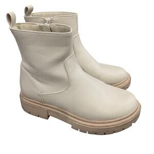 ￼Beige Combat Boots, Girls, Cat & Jack, size 2. Leather, zip up, heeled